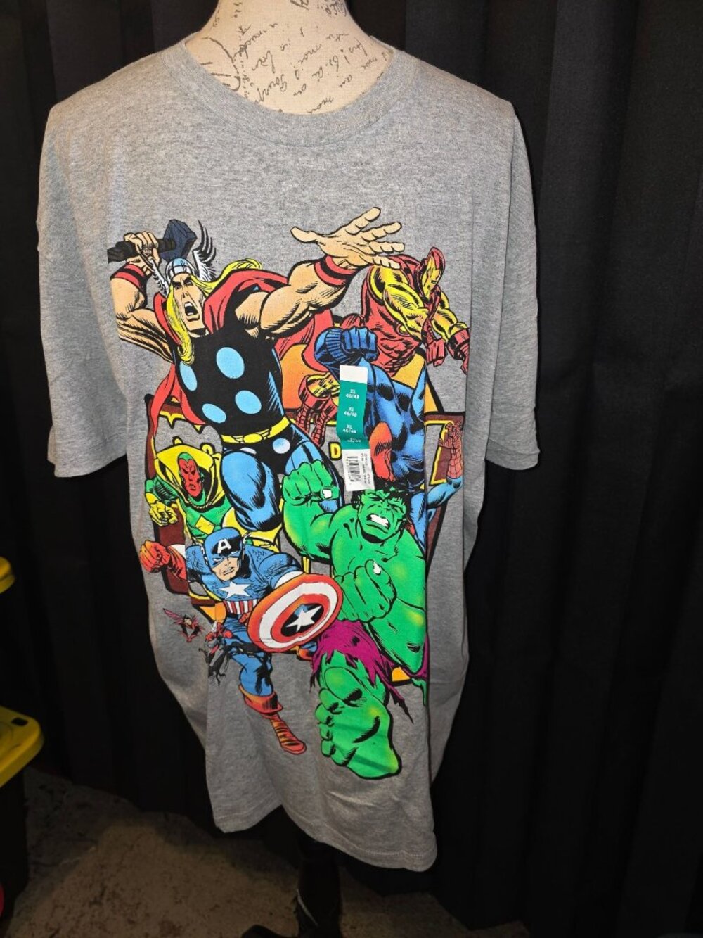 Marvel Avengers Graphic T-Shirt XL Gray Crewneck Cotton Blend Superhero Design